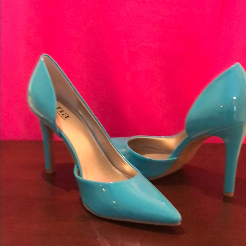 Never worn turquoise heels